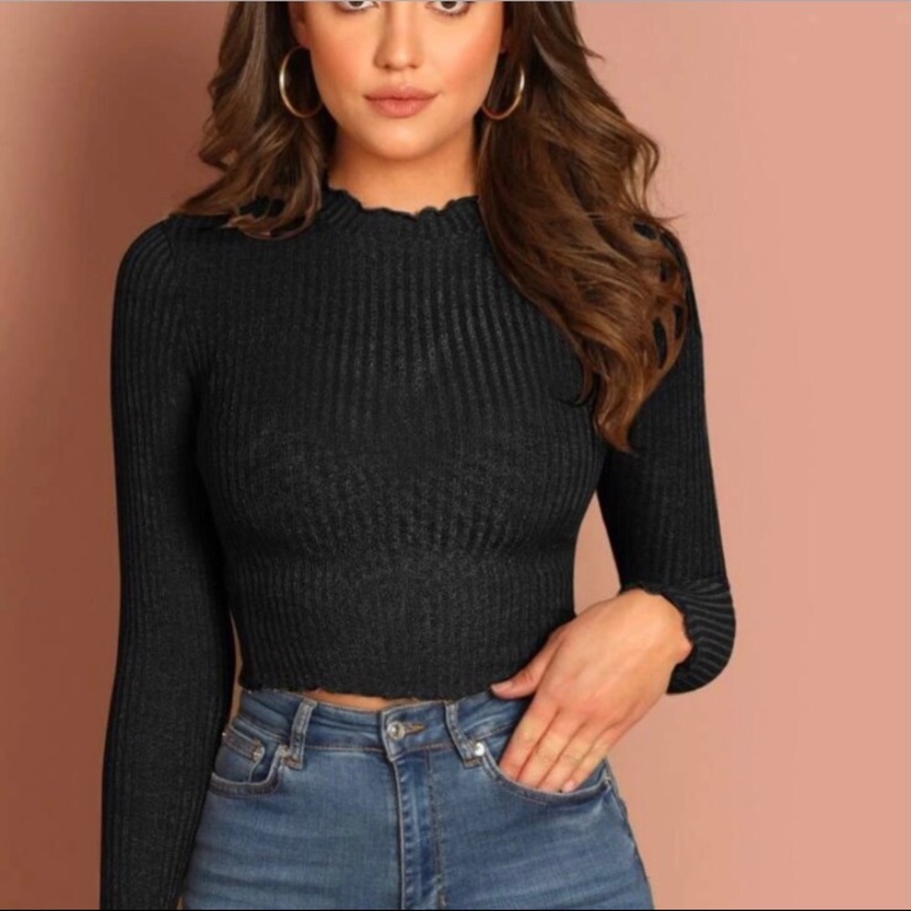 🚨SOLD🚨🖤 SHEIN Wear-Anywhere Black Crop Top 🖤